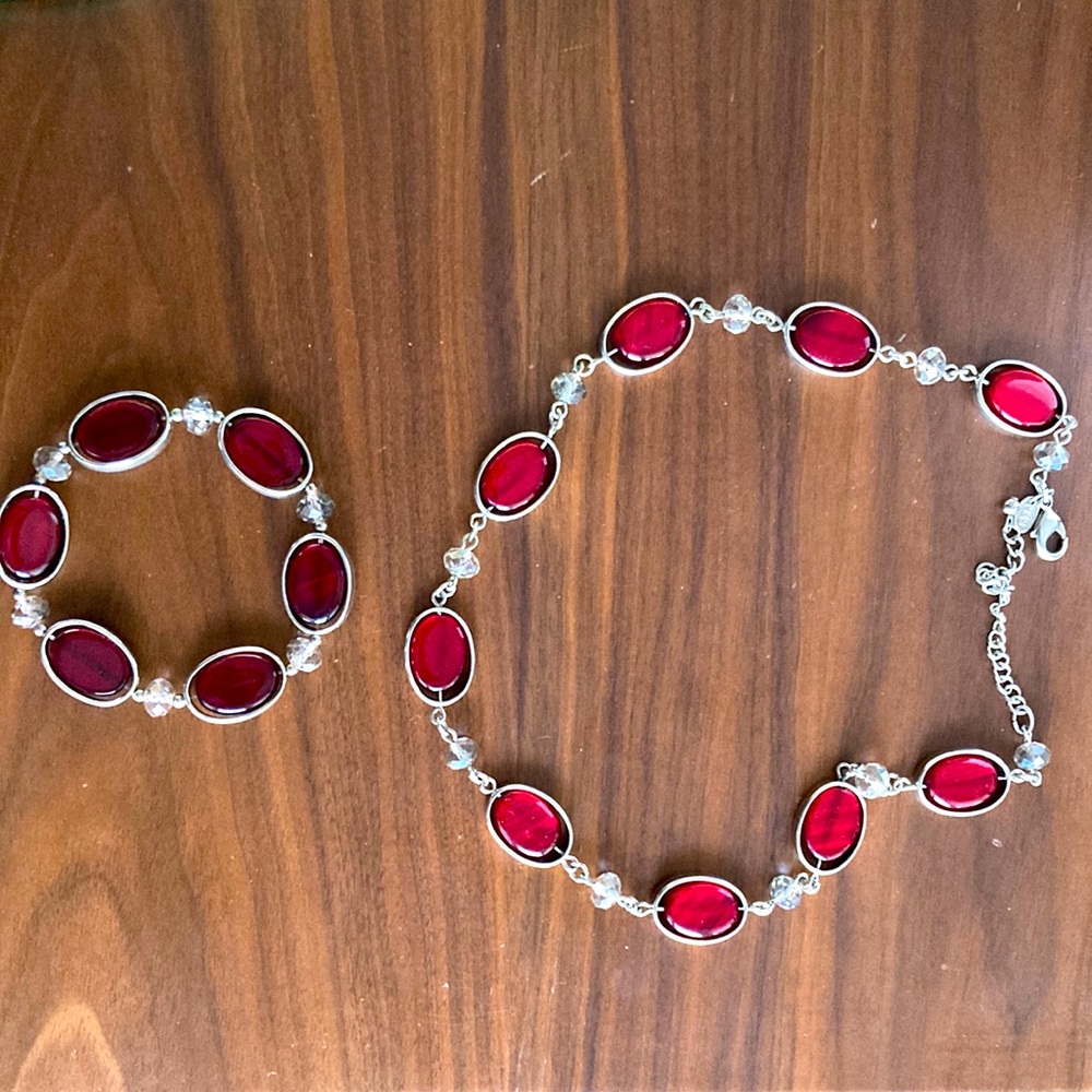 Matching bracelet and necklace set
